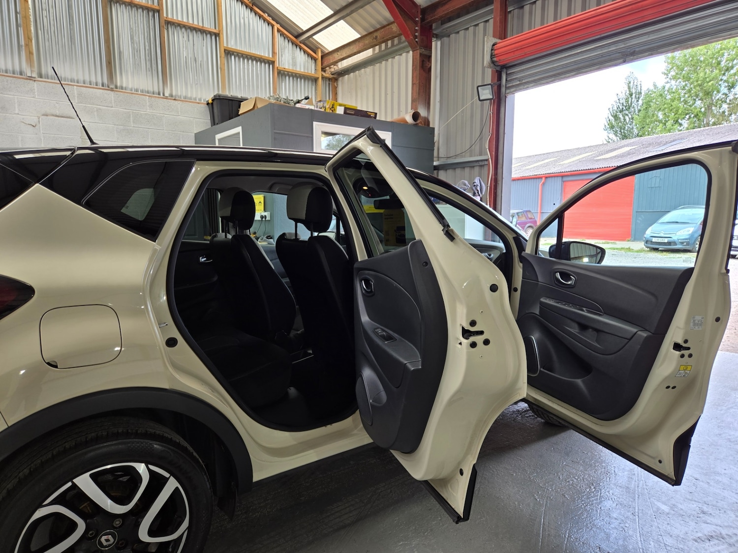 Used Renault Captur 2018 for sale - 76663684: Photo 9