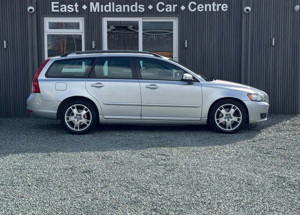 Used Volvo V50 2008 for sale - 77890972: Photo 2