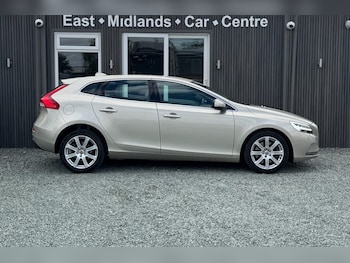 Used Volvo V40 2017 for sale - 79517940: Photo