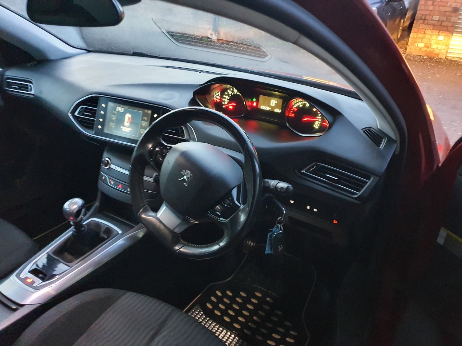 Used Peugeot 308 2014 for sale - 77024062: Photo 10