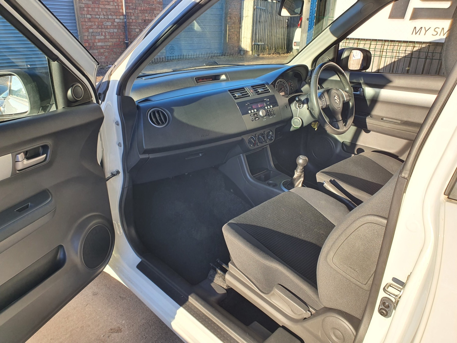 Used Suzuki Swift 2011 for sale - 76946754: Photo 10