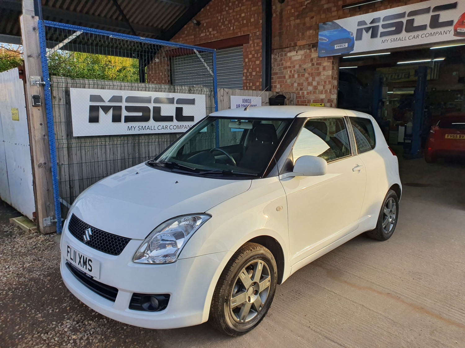 Used Suzuki Swift 2011 for sale - 76946754: Photo 2