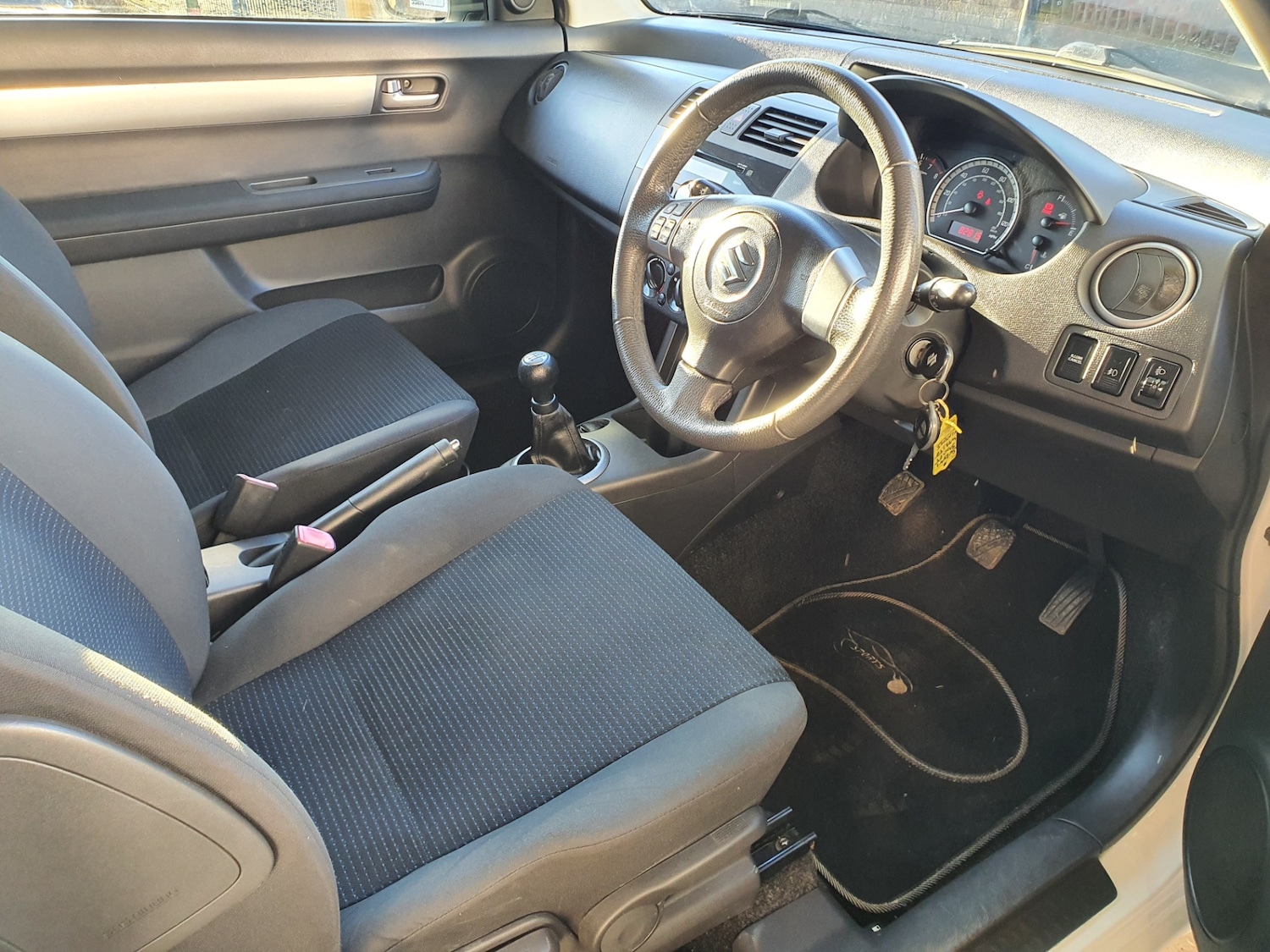 Used Suzuki Swift 2011 for sale - 76946754: Photo 7