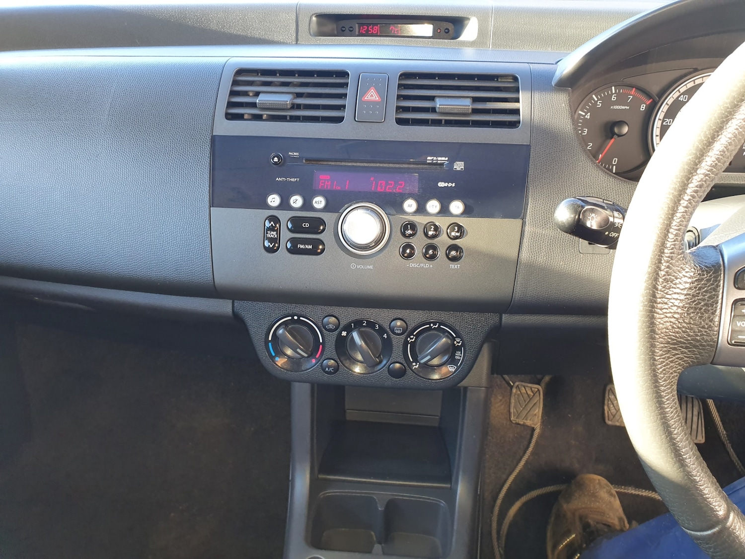 Used Suzuki Swift 2011 for sale - 76946754: Photo 9