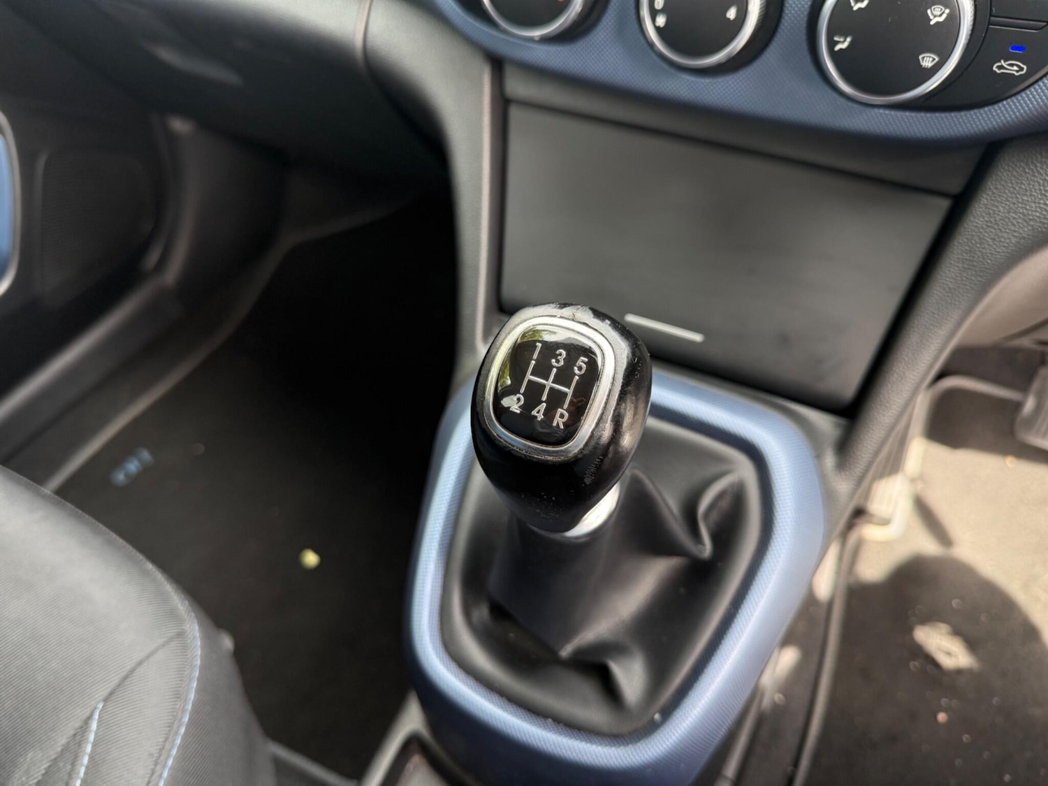 Used Hyundai i10 2015 for sale - 76702425: Photo 17