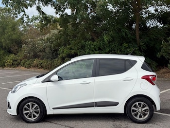 Used Hyundai i10 2015 for sale - 76702425: Photo