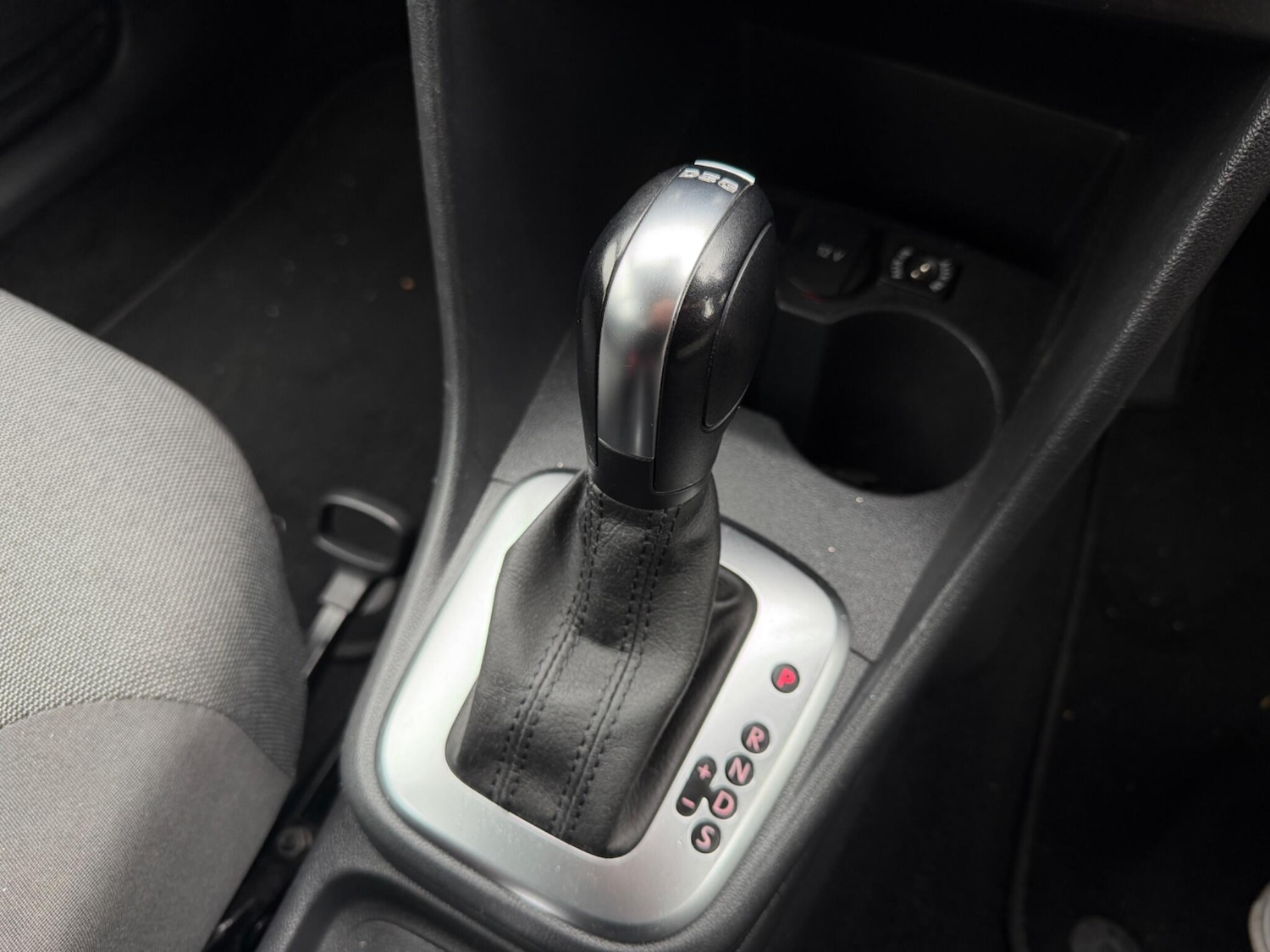 Used Volkswagen Polo 2011 for sale - 76994795: Photo 12