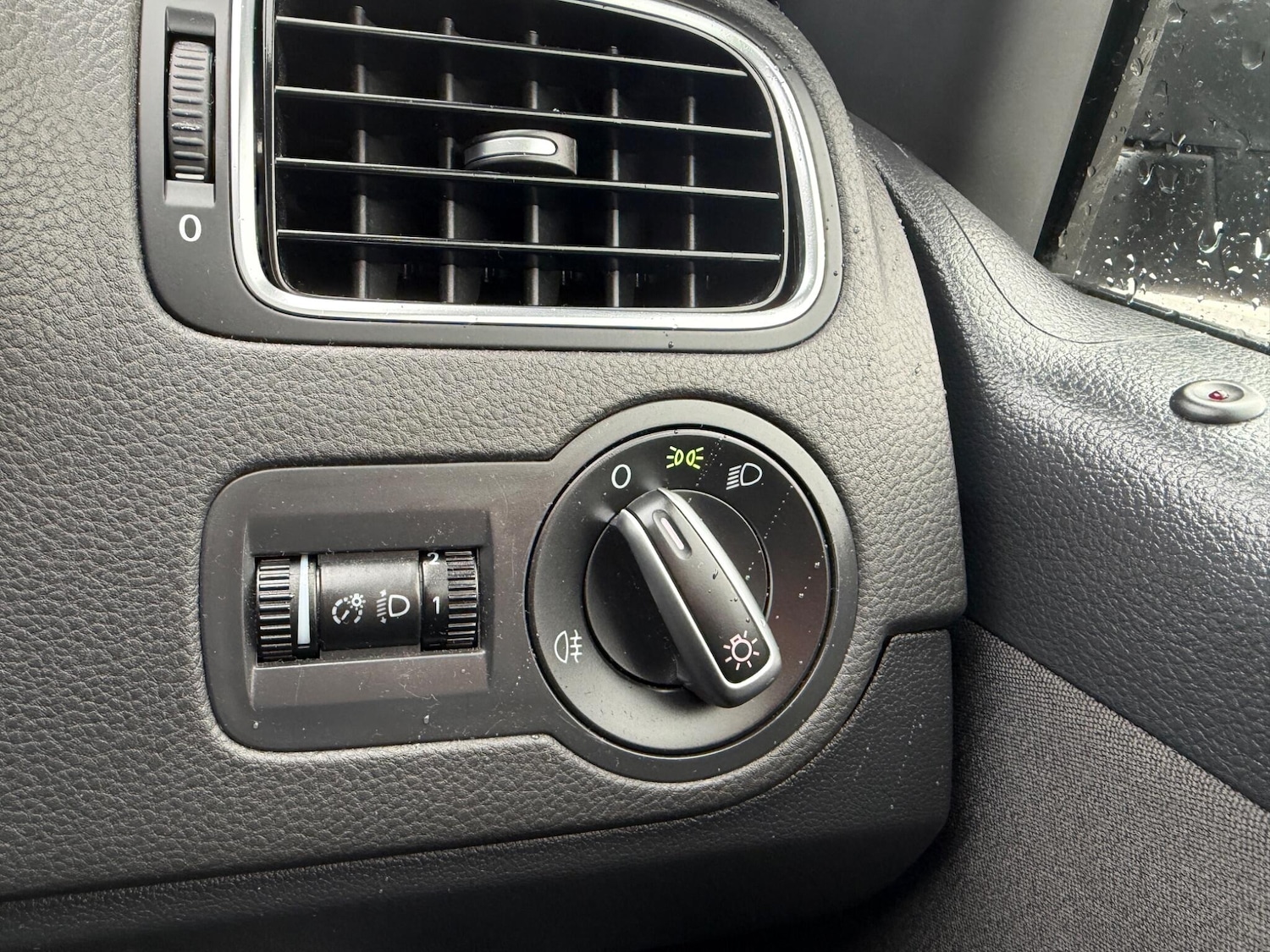 Used Volkswagen Polo 2011 for sale - 76994795: Photo 14