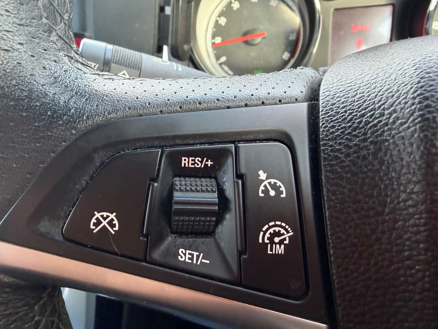 Used Vauxhall Astra 2013 for sale - 77050261: Photo 12