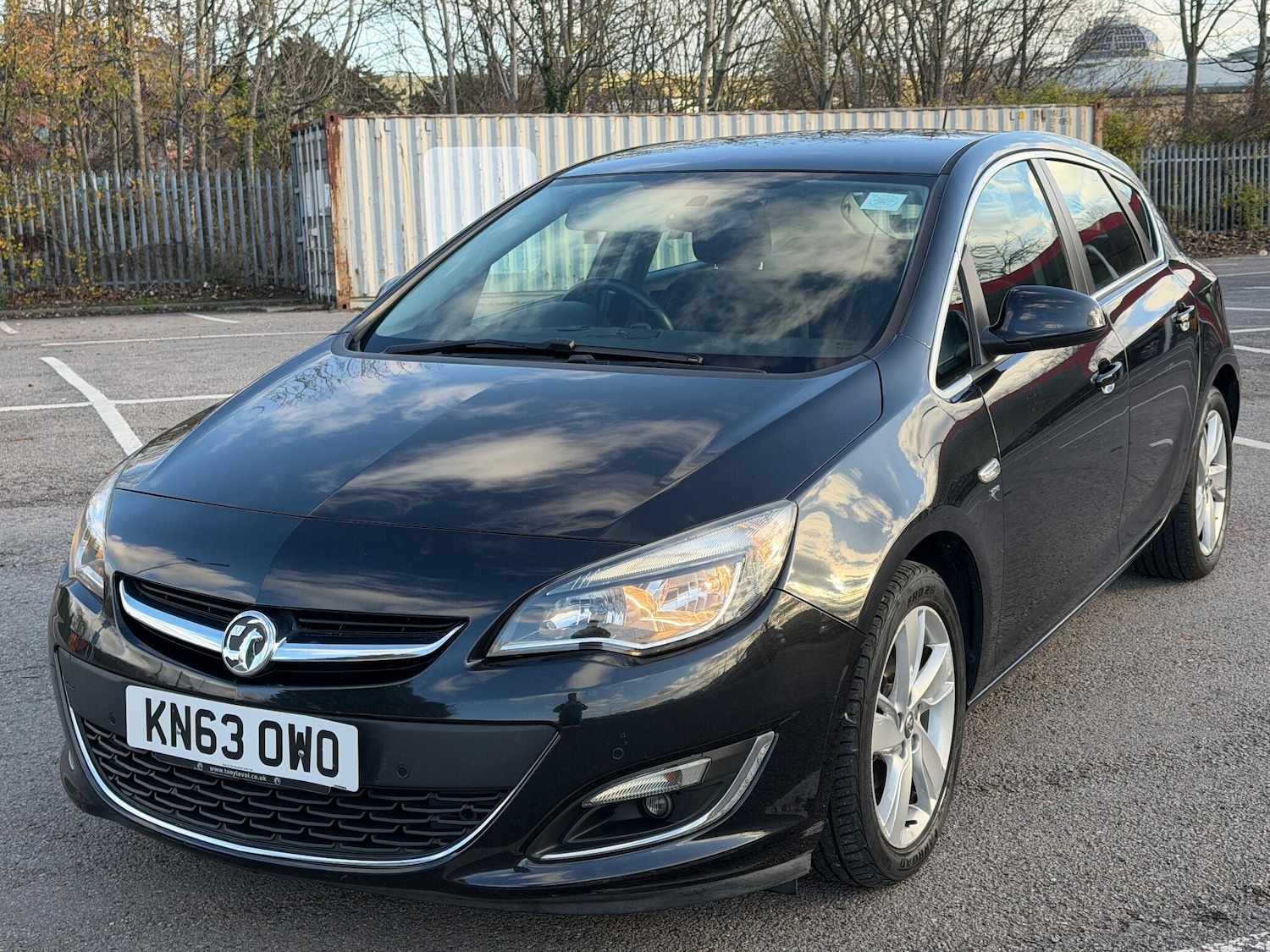 Used Vauxhall Astra 2013 for sale - 77050261: Photo 2