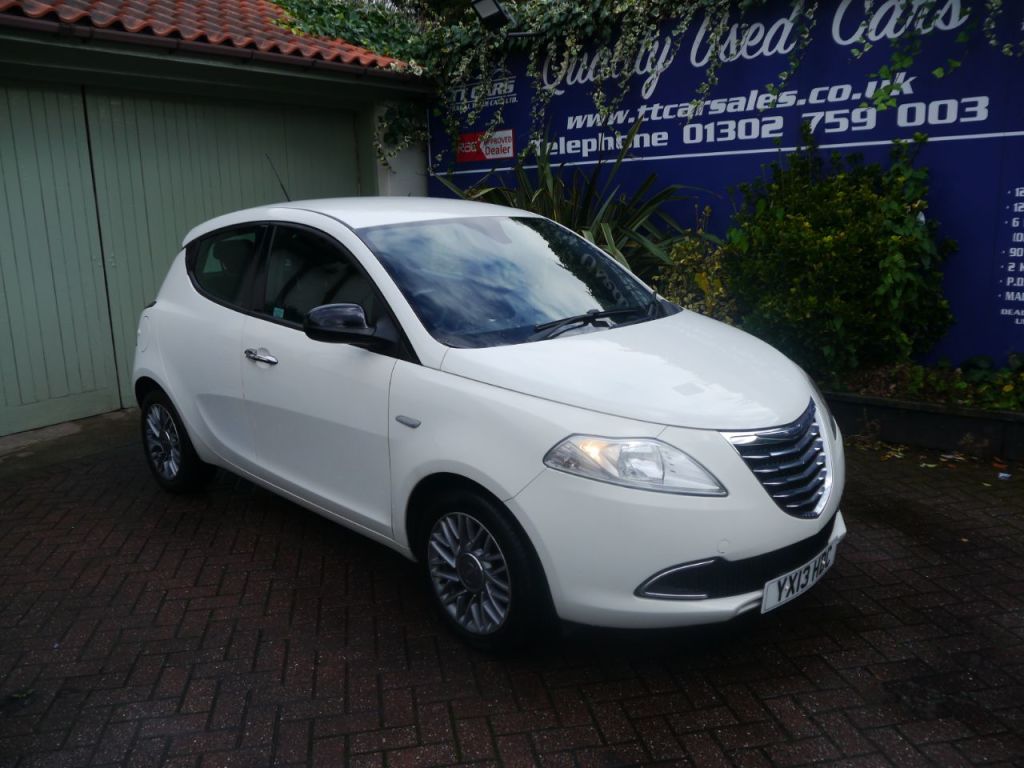 Used Chrysler Ypsilon 2013 for sale - 76332837: Photo 1