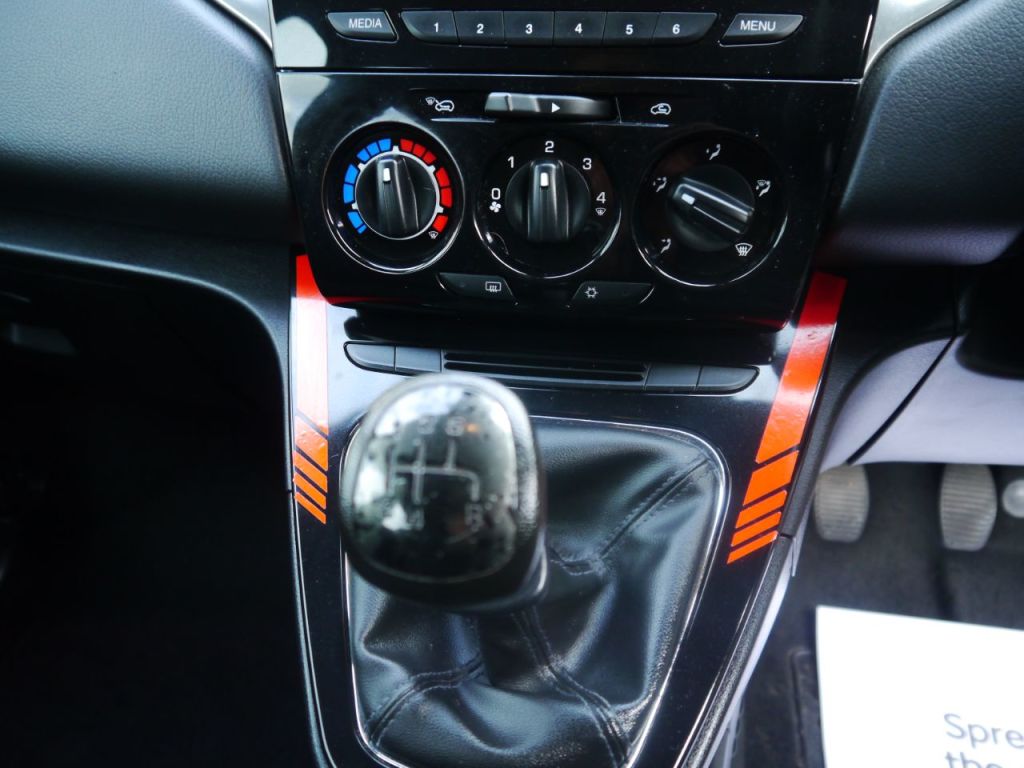 Used Chrysler Ypsilon 2013 for sale - 76332837: Photo 12