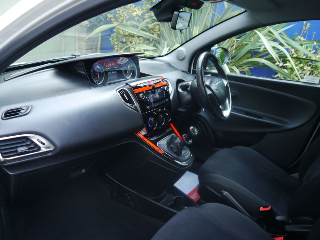 Used Chrysler Ypsilon 2013 for sale - 76332837: Photo 14