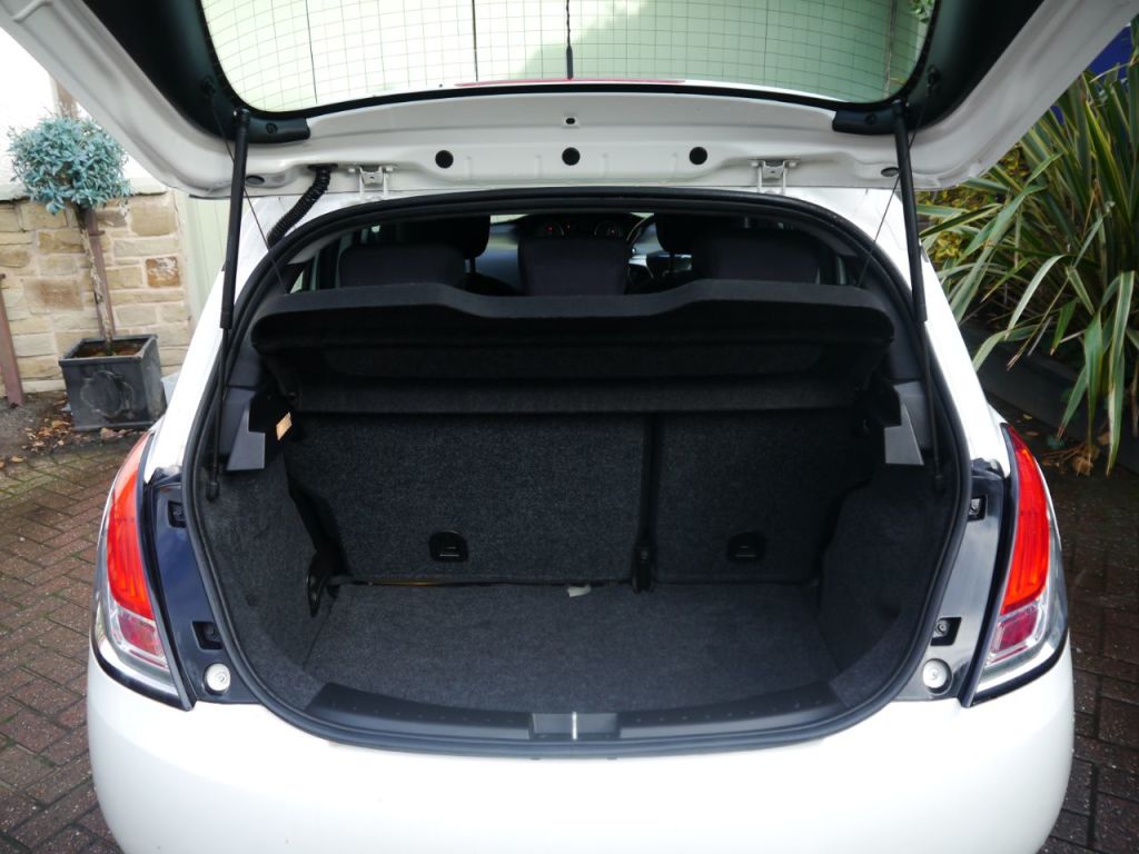 Used Chrysler Ypsilon 2013 for sale - 76332837: Photo 7