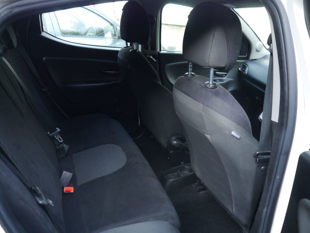 Used Chrysler Ypsilon 2013 for sale - 76332837: Photo 8