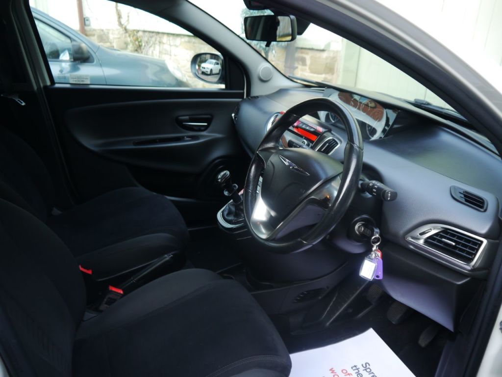 Used Chrysler Ypsilon 2013 for sale - 76332837: Photo 9