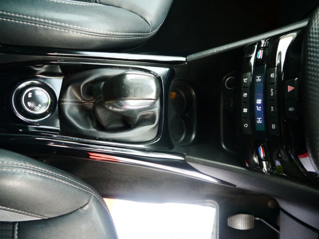 Used Peugeot 2008 2015 for sale - 77493878: Photo 12