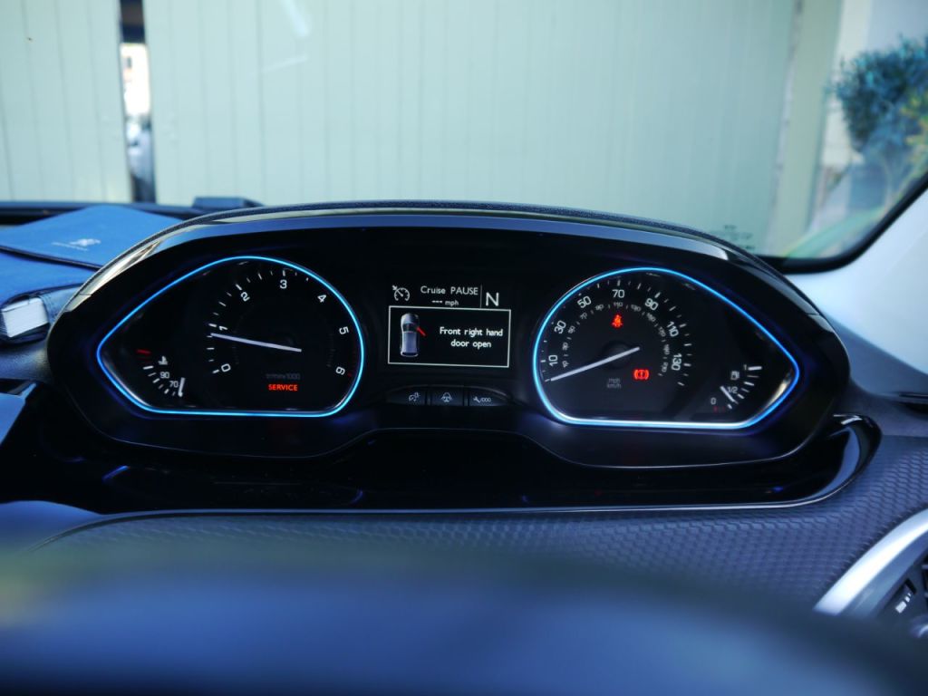 Used Peugeot 2008 2015 for sale - 76739732: Photo 10