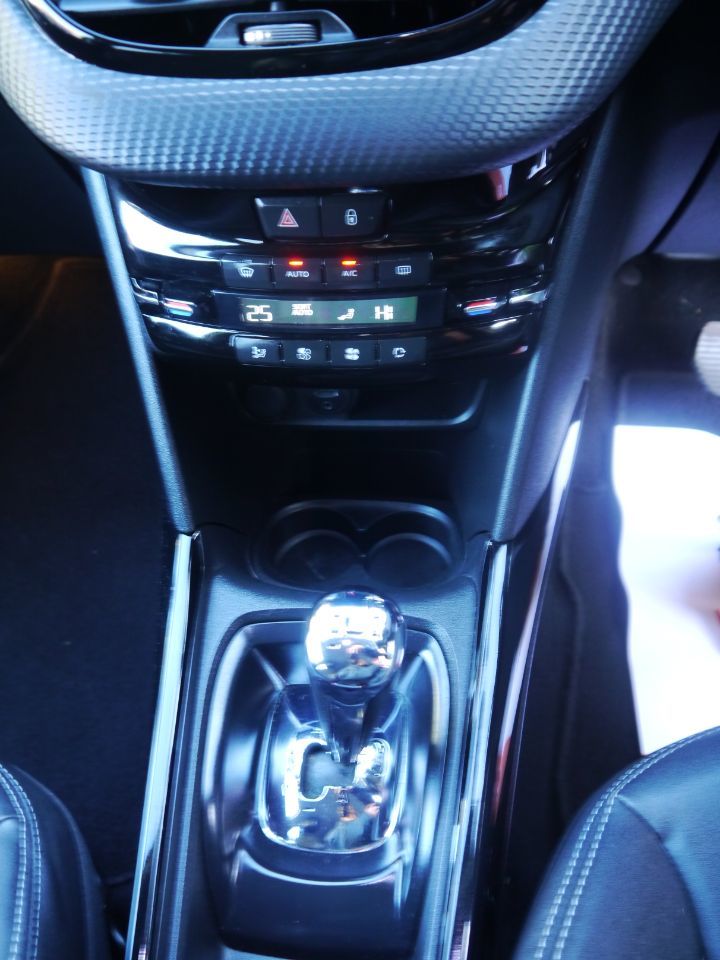 Used Peugeot 2008 2015 for sale - 76739732: Photo 12