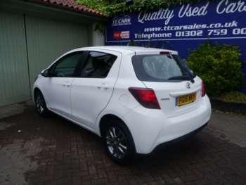 Used Toyota Yaris 2015 for sale - 74682442: Photo