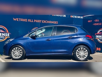 Used Peugeot 208 2015 for sale - 79022945: Photo