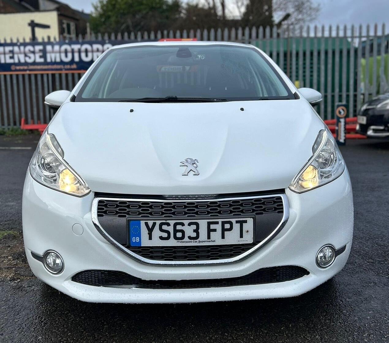 Used Peugeot 208 2015 for sale - 77144136: Photo 2