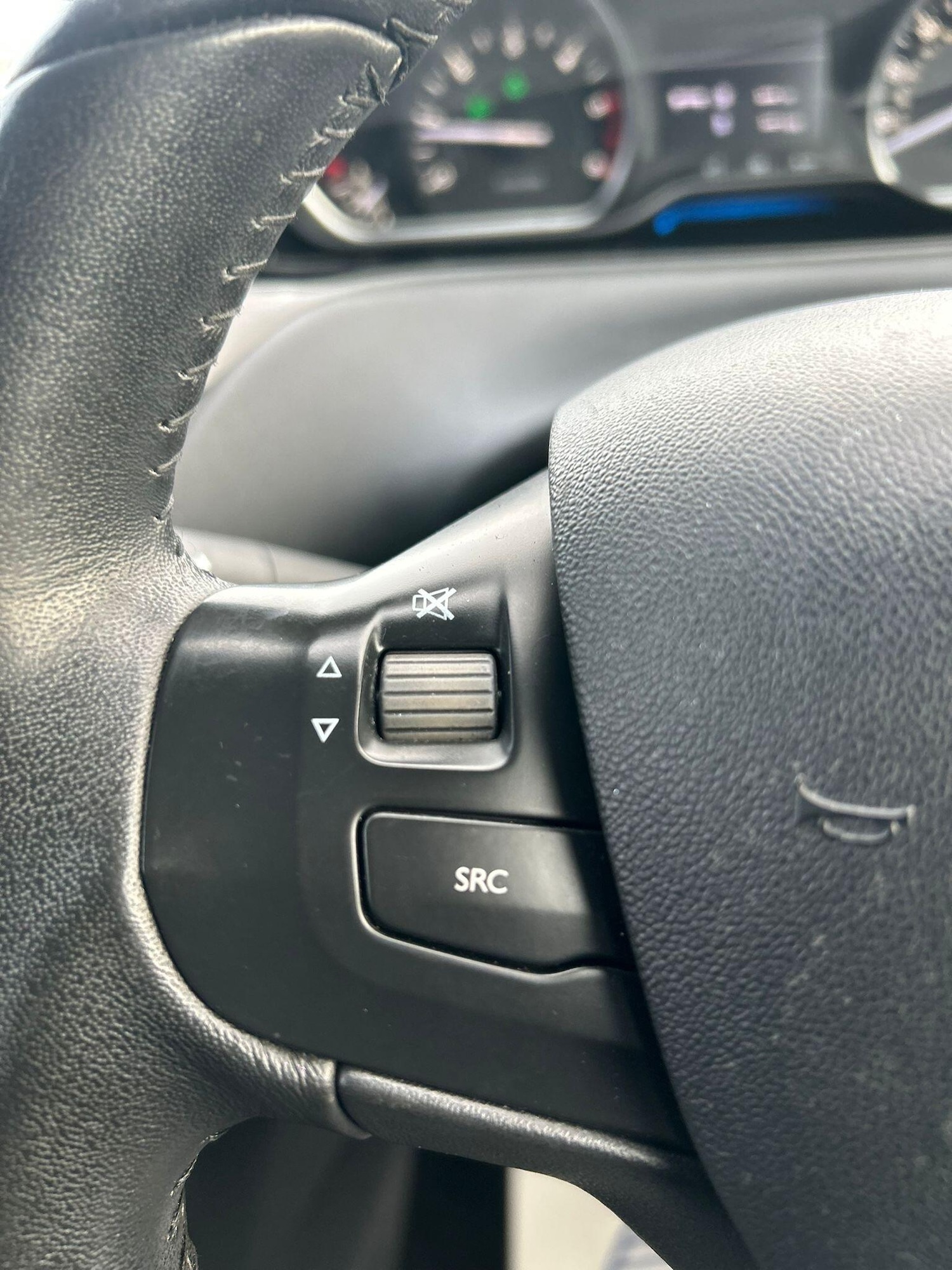 Used Peugeot 208 2015 for sale - 77144136: Photo 24