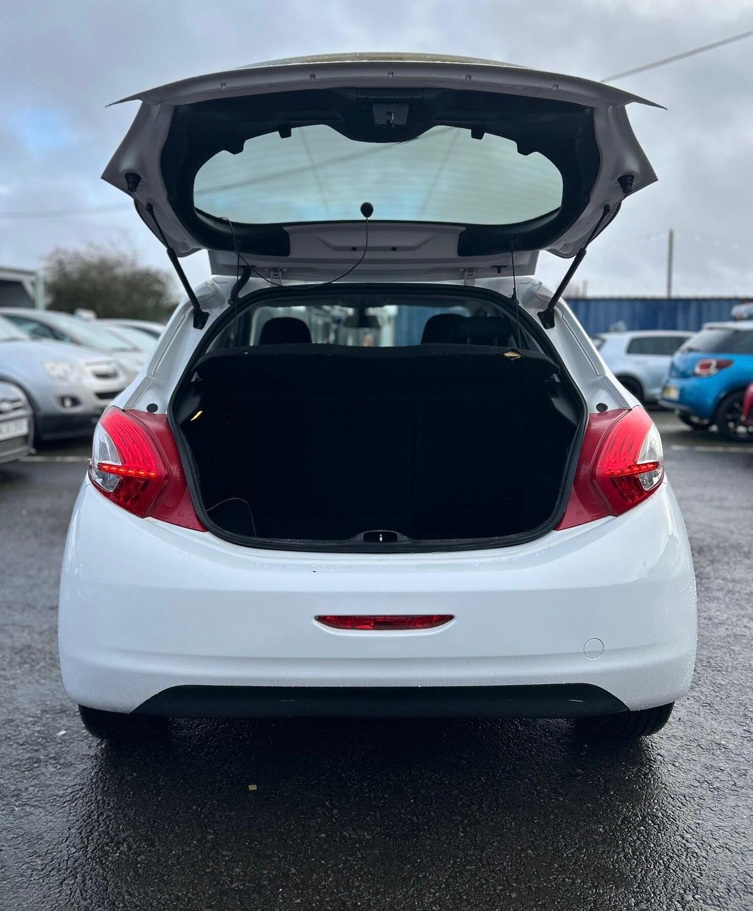 Used Peugeot 208 2015 for sale - 77144136: Photo 28