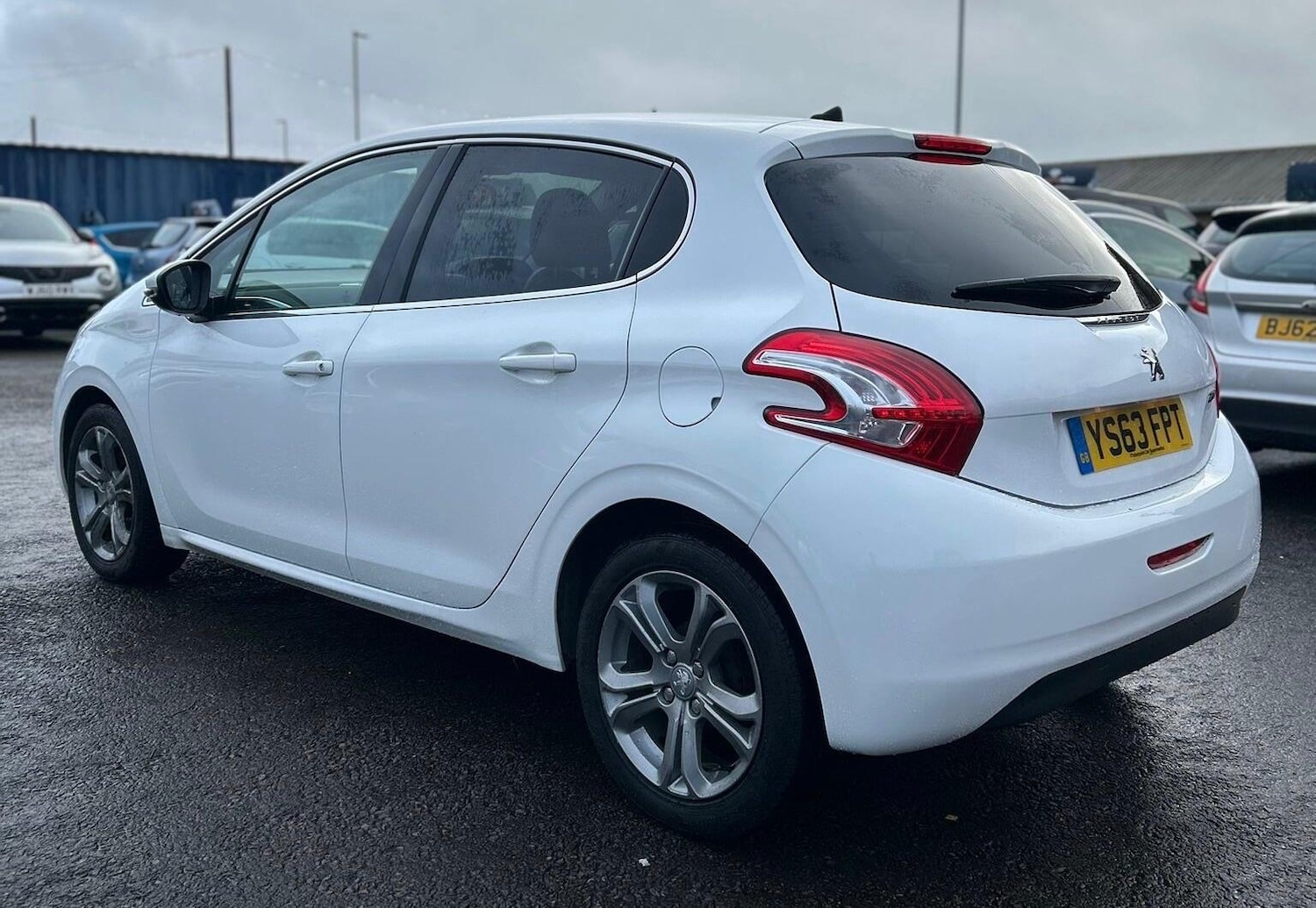 Used Peugeot 208 2015 for sale - 77144136: Photo 4