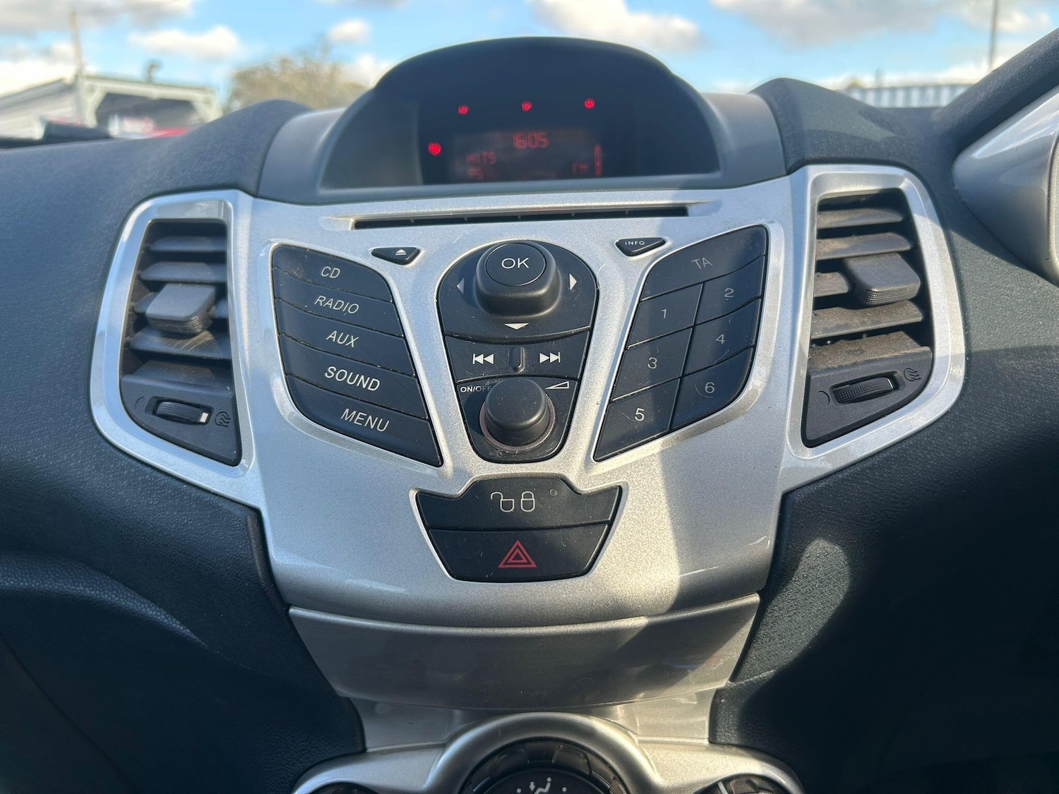 Used Ford Fiesta 2012 for sale - 77143931: Photo 24