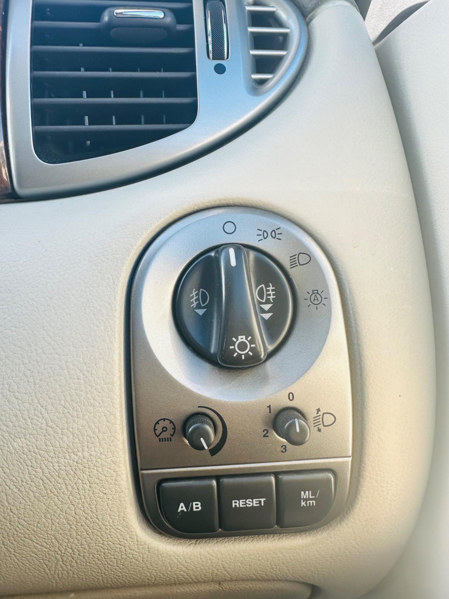 Used Jaguar X-Type 2009 for sale - 77752870: Photo 32