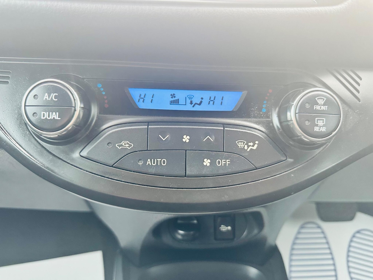 Used Toyota Yaris 2015 for sale - 77395967: Photo 27