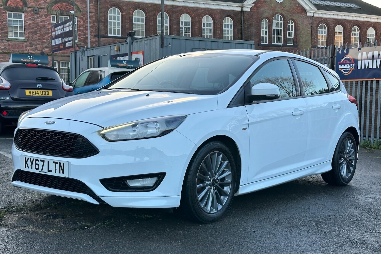 Used Ford Focus 2017 for sale - 77143930: Photo 3