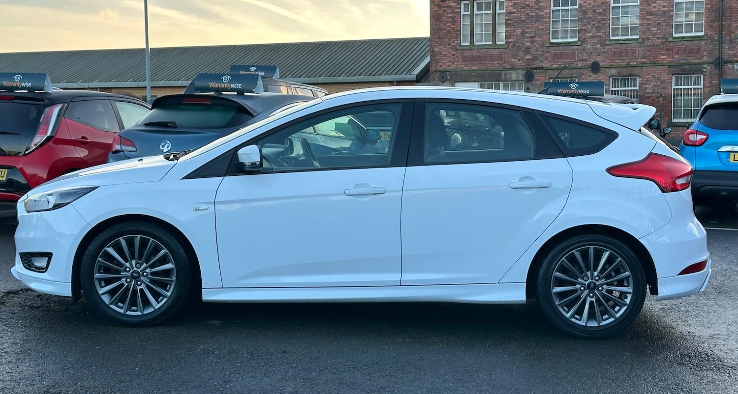 Used Ford Focus 2017 for sale - 77143930: Photo 4