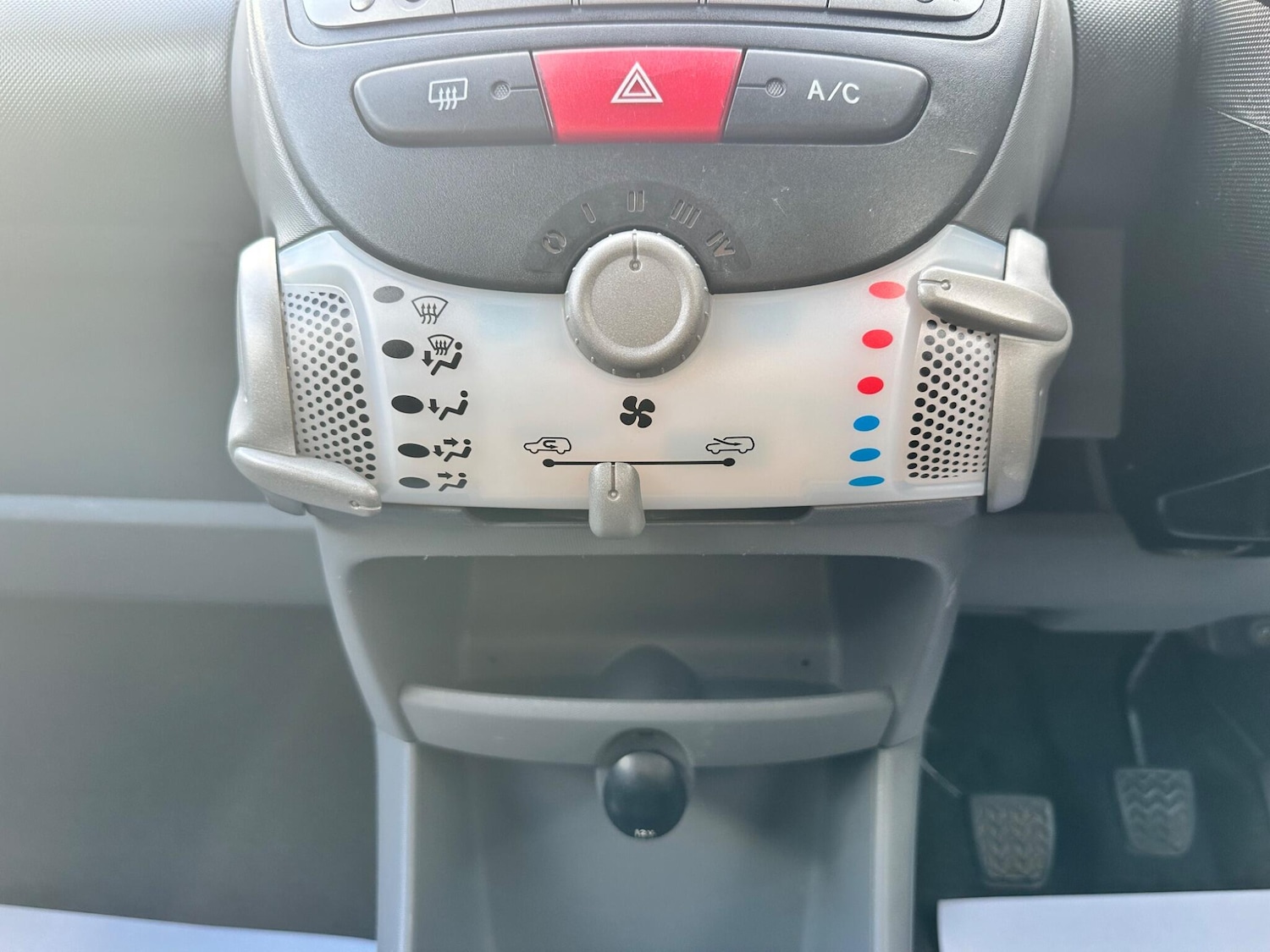 Used Toyota AYGO 2009 for sale - 77892575: Photo 24