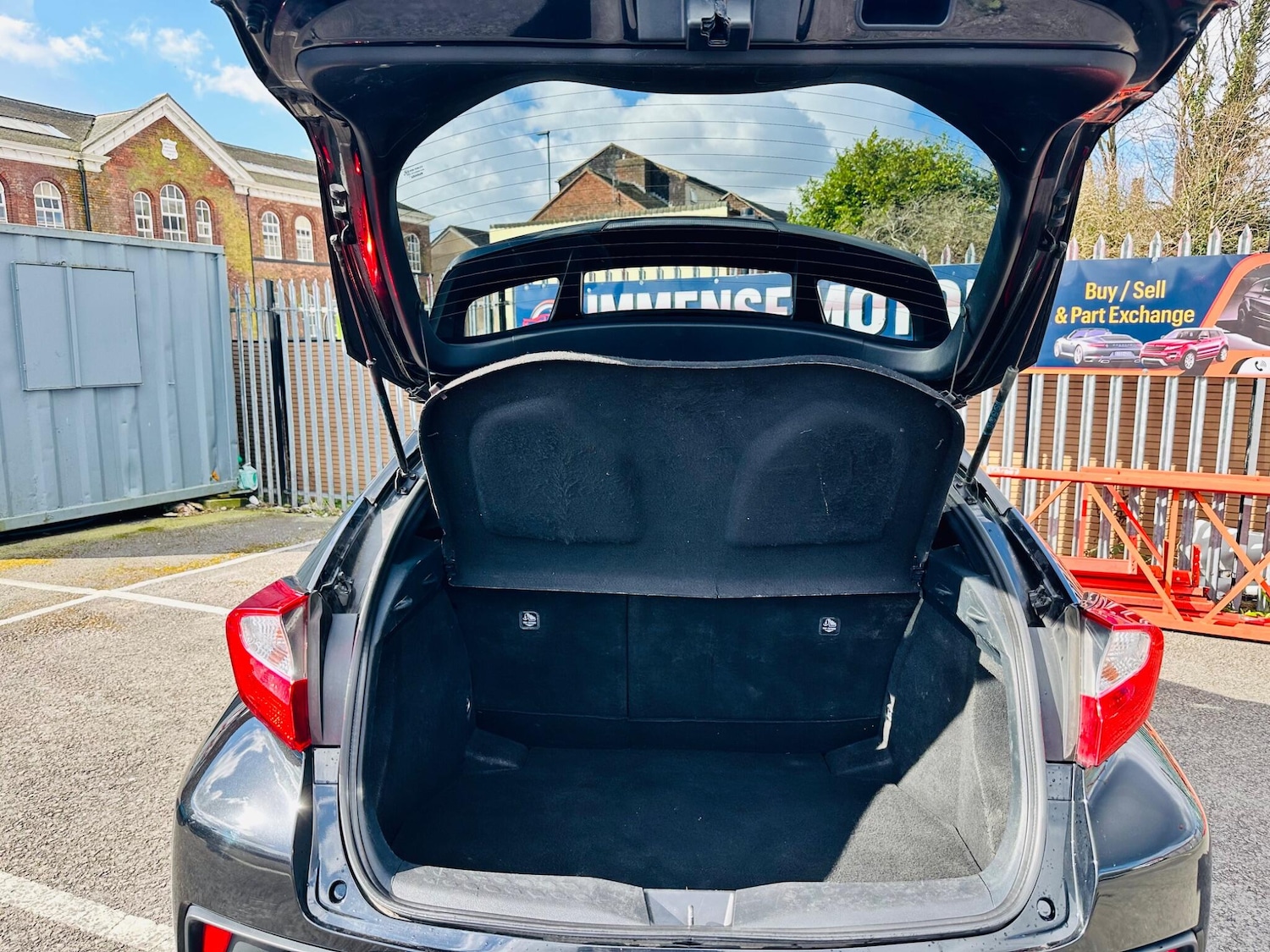 Used Toyota C-HR 2018 for sale - 77892425: Photo 11