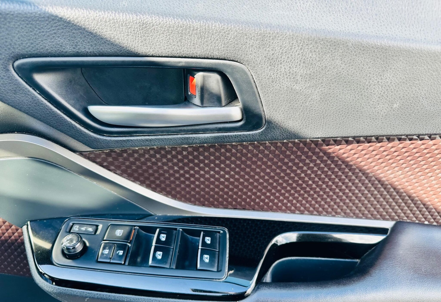 Used Toyota C-HR 2018 for sale - 77892425: Photo 32