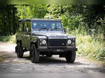 Used Land Rover Defender 2010 for sale - 79328912: Photo