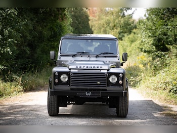 Used Land Rover Defender 2010 for sale - 79328912: Photo