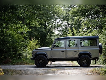Used Land Rover Defender 2010 for sale - 79328912: Photo