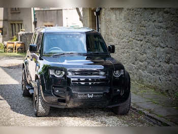 Used Land Rover Defender 110 2024 for sale - 79106236: Photo