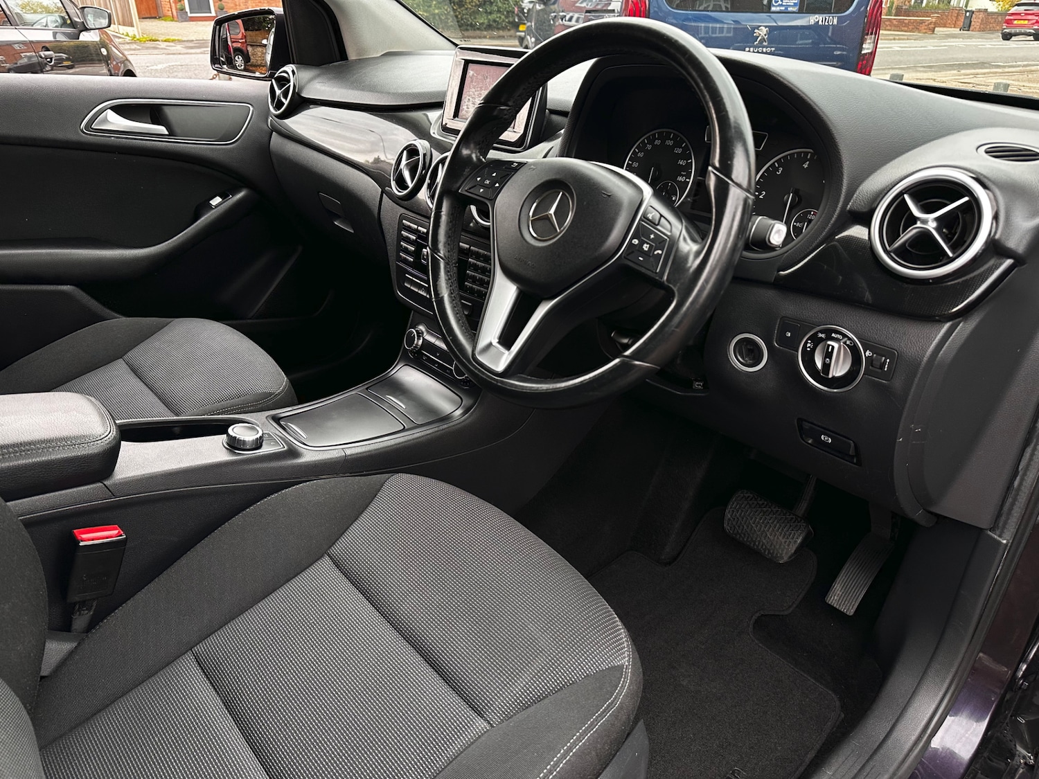 Used Mercedes-Benz B Class 2014 for sale - 76598785: Photo 9