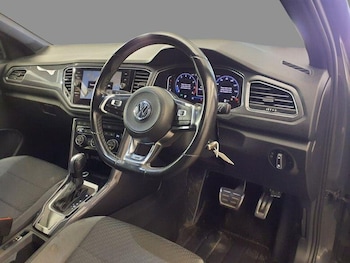 Used Volkswagen T-Roc 2019 for sale - 75600471: Photo