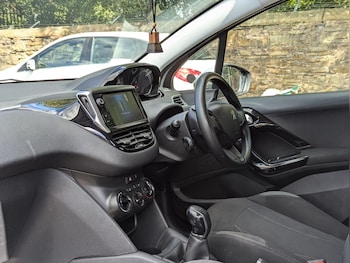 Used Peugeot 208 2013 for sale - 75729780: Photo