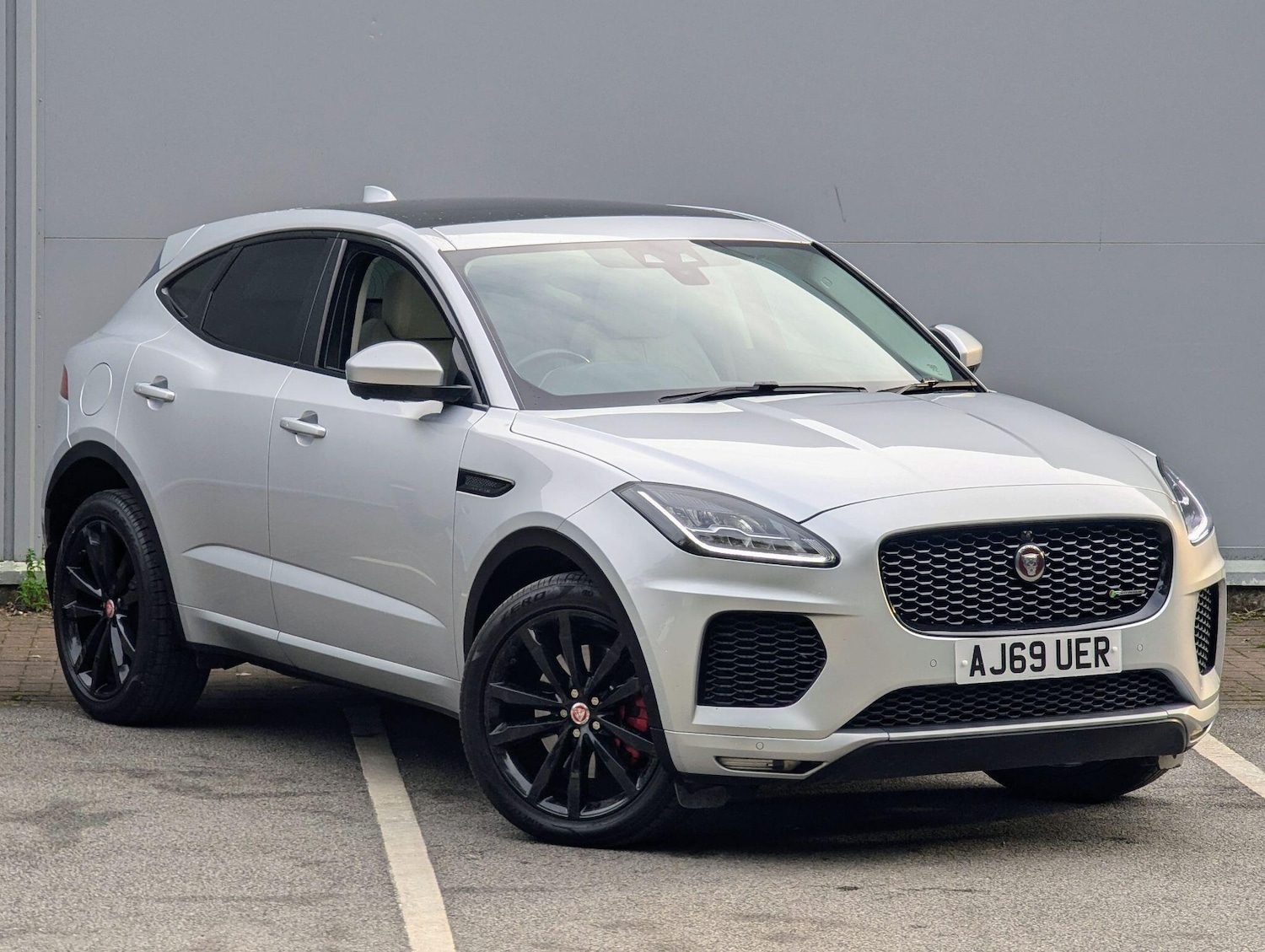 Used Jaguar E-Pace 2019 for sale - 76072915: Photo 1