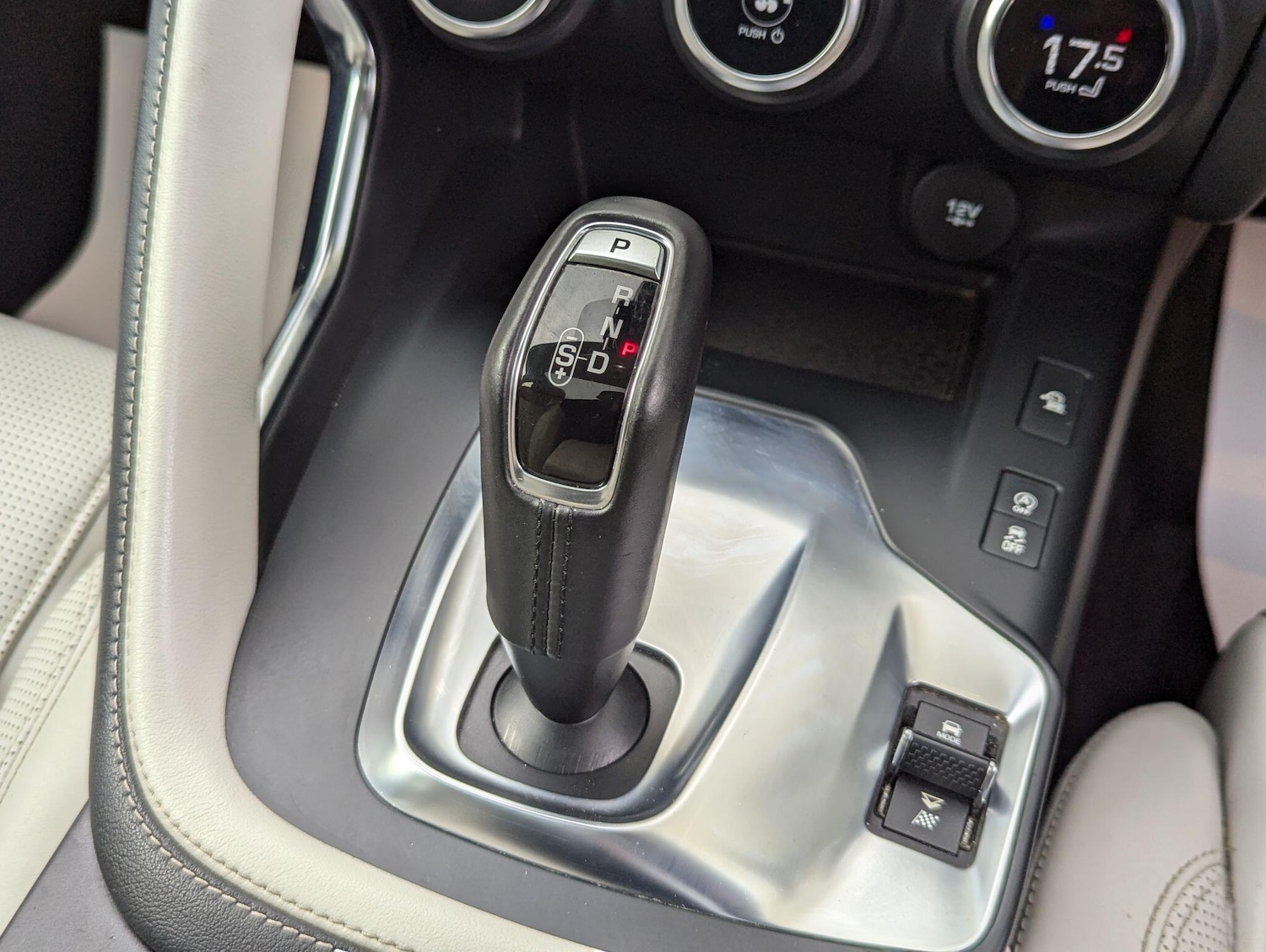 Used Jaguar E-Pace 2019 for sale - 76072915: Photo 8