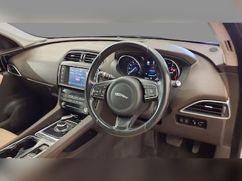 Used Jaguar F-Pace 2016 for sale - 75563350: Photo