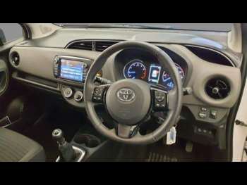 Used Toyota Yaris 2018 for sale - 75334272: Photo