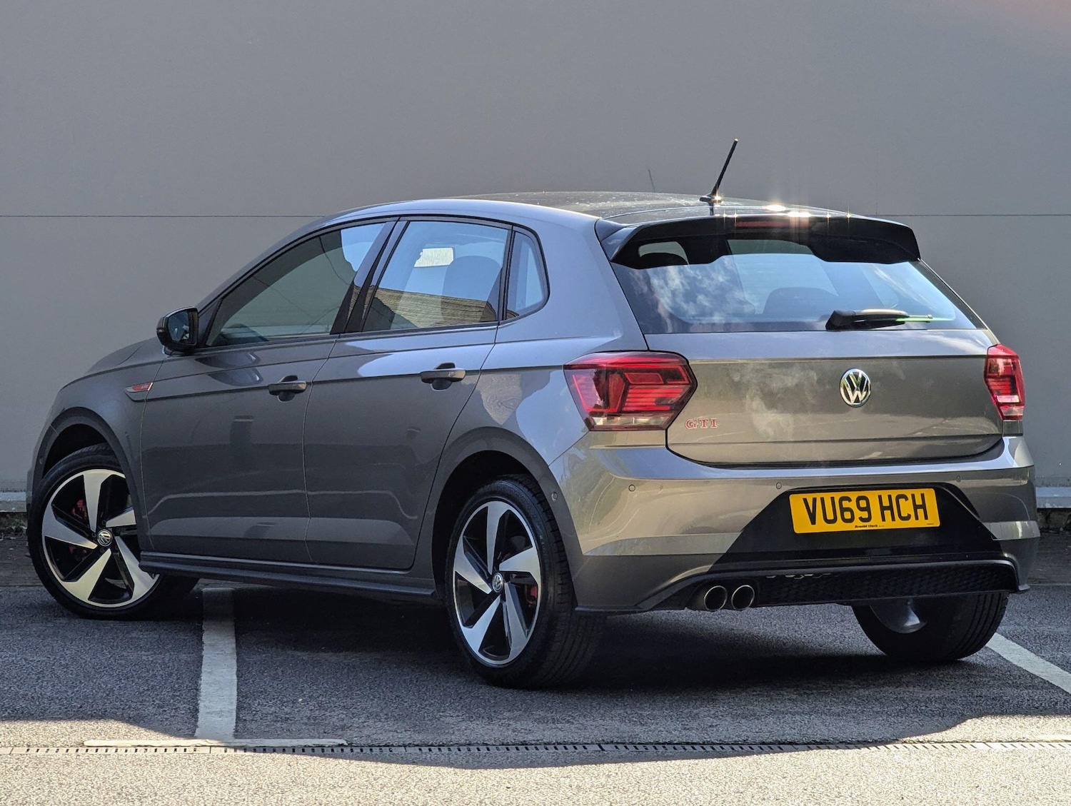 Used Volkswagen Polo 2019 for sale - 76073244: Photo 2