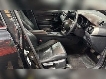 Used Toyota C-HR 2019 for sale - 75857649: Photo